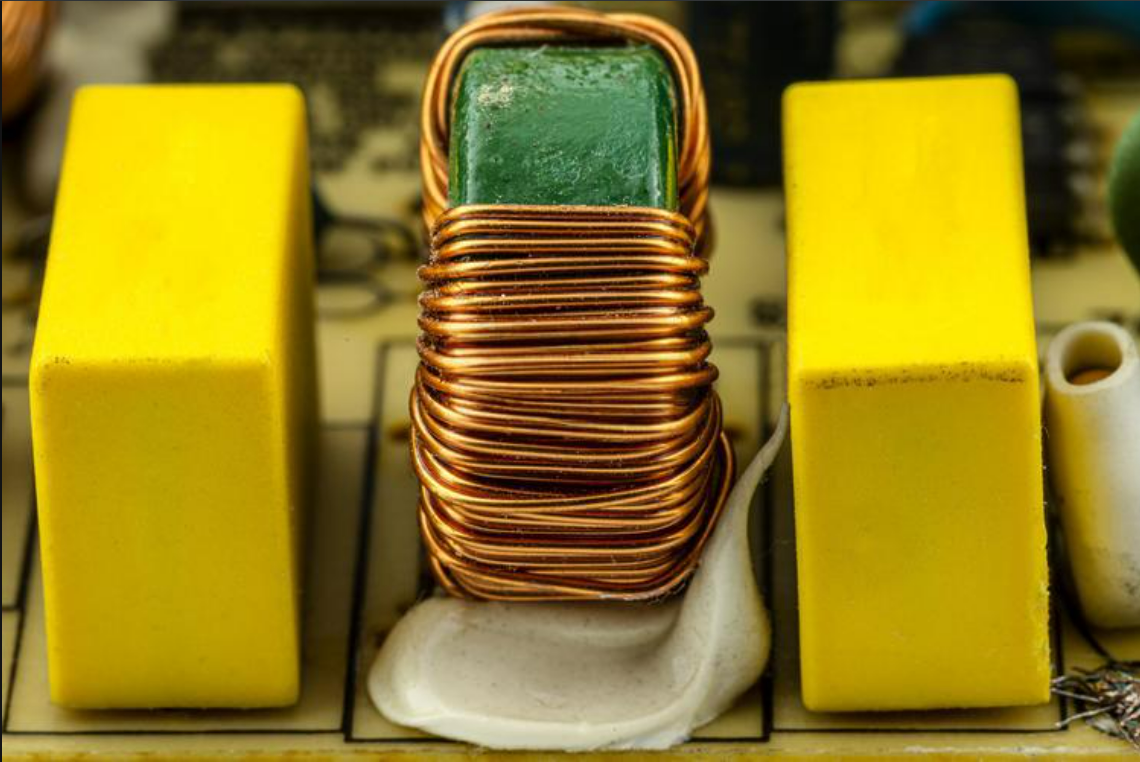 【電感器固定膠粘劑】選（xuǎn）擇什麽類型的膠水？應用中的考慮因素？