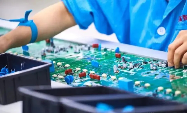 【三防漆】研（yán）泰解析PCB板三防漆（qī）披覆越厚是否保護能（néng）力越好