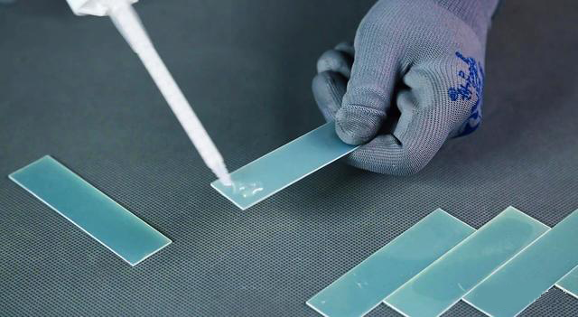 【環氧結（jié）構膠】的性能特點及進行（háng）選購（gòu）的注意事項