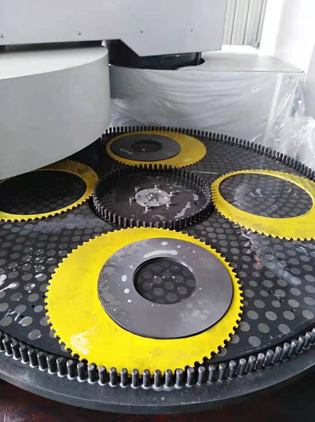 【數（shù）控機磨床雙端麵膜（mó）灌封膠】的重要性及雙端麵（miàn）上微粒石（shí）粘接解決（jué）方案